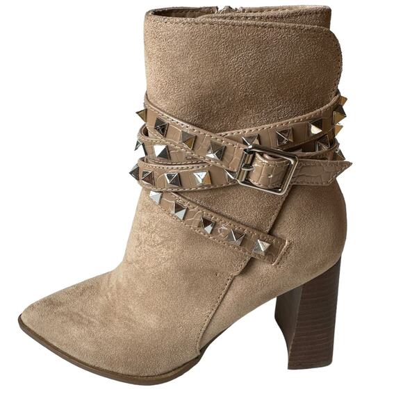 Steve Madden Boots Scandal Camel Beige Faux Suede Buckle Ankle Boot Women's 5.5 - Picture 1 of 12